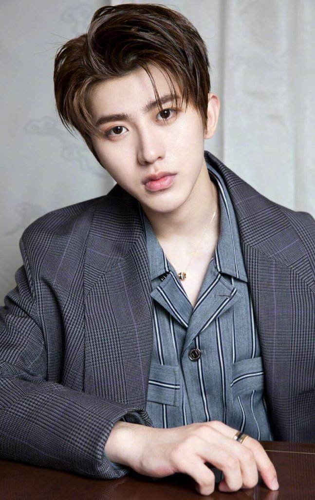 littledev_0's tweet photo. This cai xukun (1) and this sunghoon enhypen (2)🤯 https://t.co/ZhGkn9fSKm