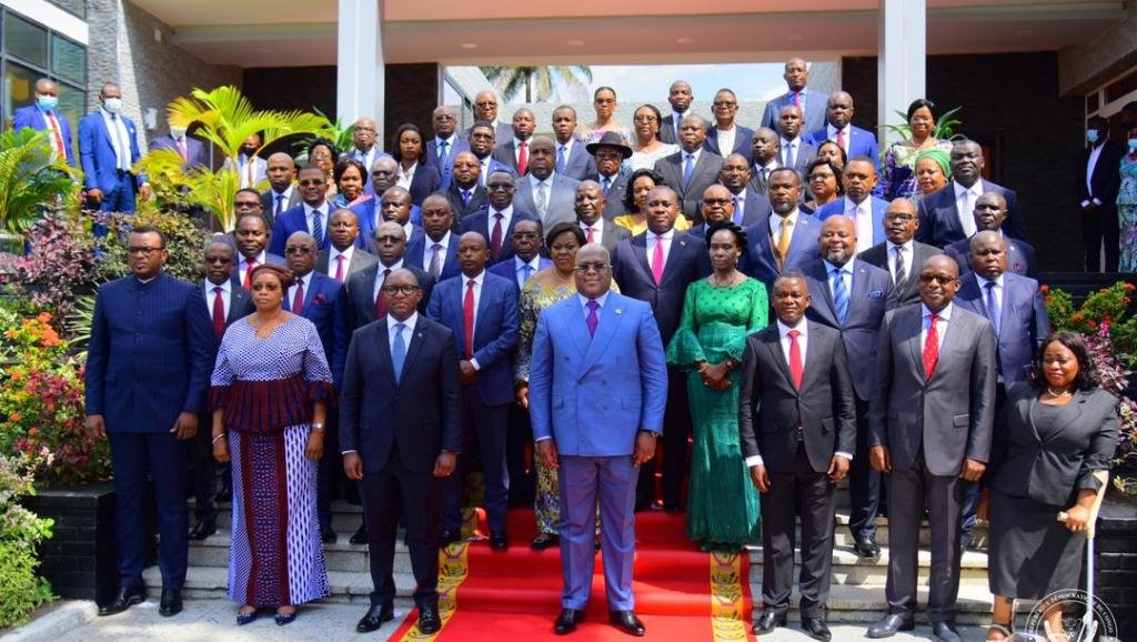 mediacongo's tweet photo. « [...] Mais n'oublions pas que ce gouvernement d' #UnionNationale est constitué de plusieurs forces. Il est donc important au niveau de cette instance que nous puissions préserver l'unité », @LukondeSama sur la proposition de loi #Tshiani sur la #Congolite  [2/2] https://t.co/PaslkAPkXa