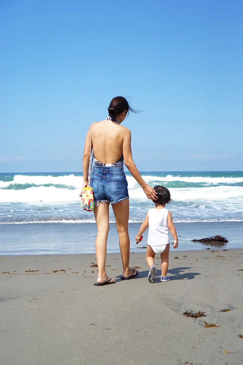 kellymisa's tweet image. Fave beach photos with my little one ❤️