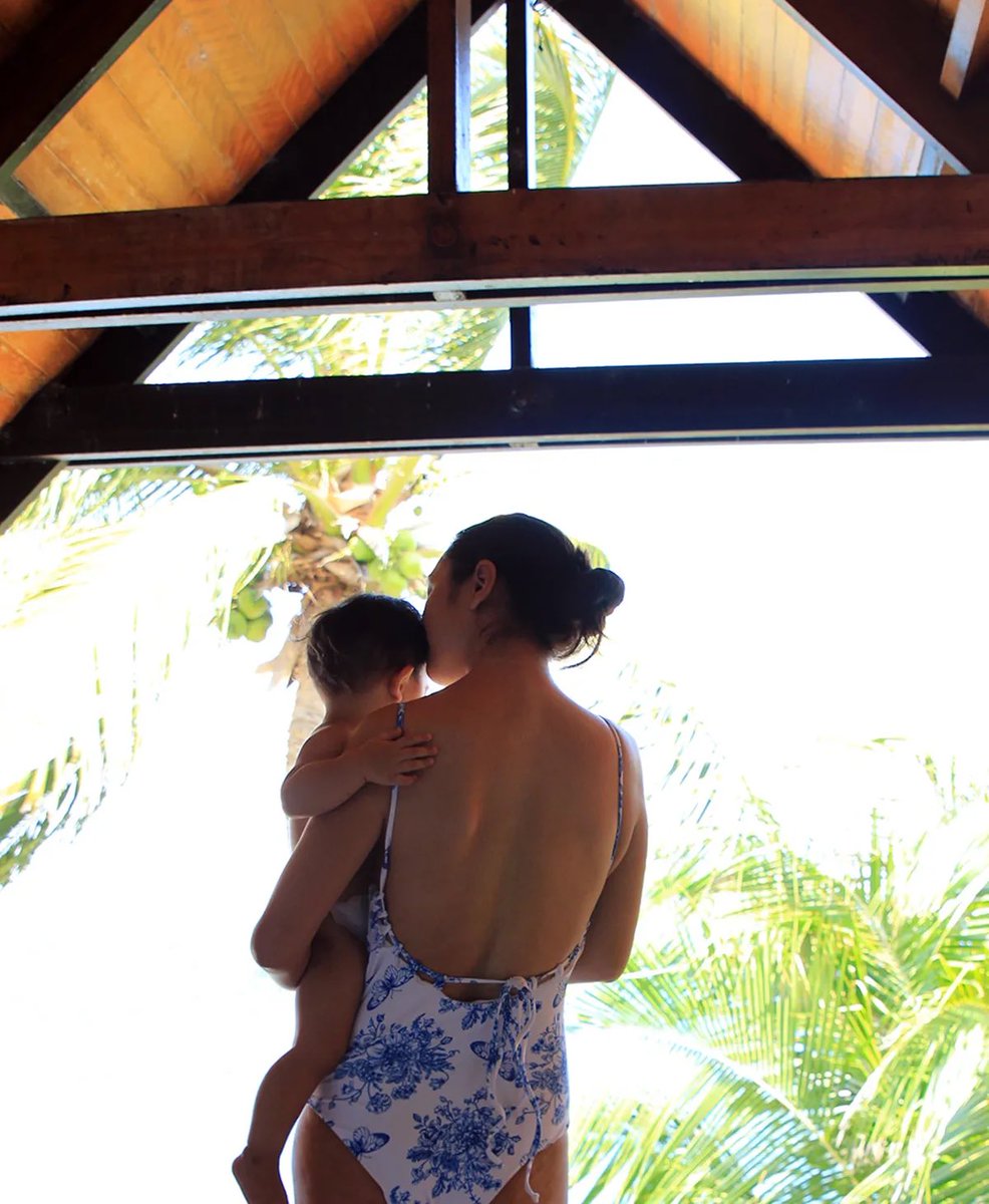 kellymisa's tweet image. Fave beach photos with my little one ❤️