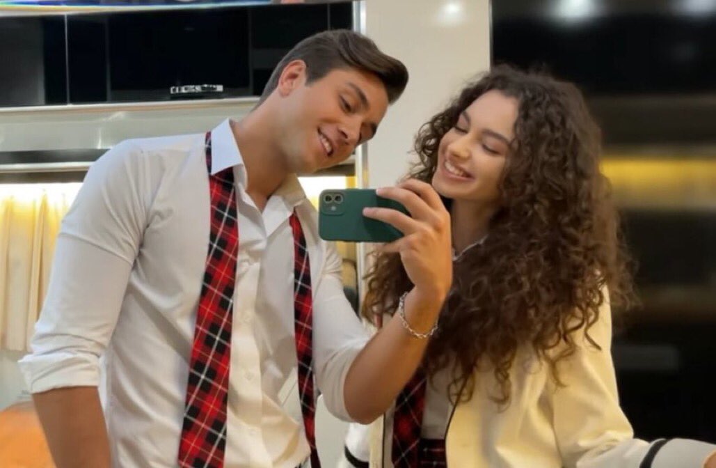 imhiiibaa_'s tweet photo. But Look how happy they are together ❤
#suburcuyazgıcoşkun 
#OnurSeyitYaran 
#AsDor 
#Kardeslerim 
#OnYaz 
#dorukAtakulonline https://t.co/YZxr1Y5jZ4