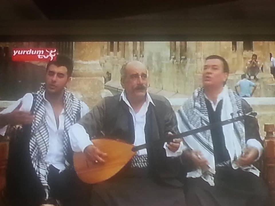 Değerli.  Dostum. Ağabeyim. Urfa Müziği ve Sıra gecelerinin mihenk taşlarından, Sayın Akif Çekirge'nin vefat haberini üzüntüyle öğrenmiş bulunmaktayım. Cenab-ı Allah Rahmet ve Merhameti ile muamele buyursun. Ailesi ve sevenlerinin başı sağolsun.