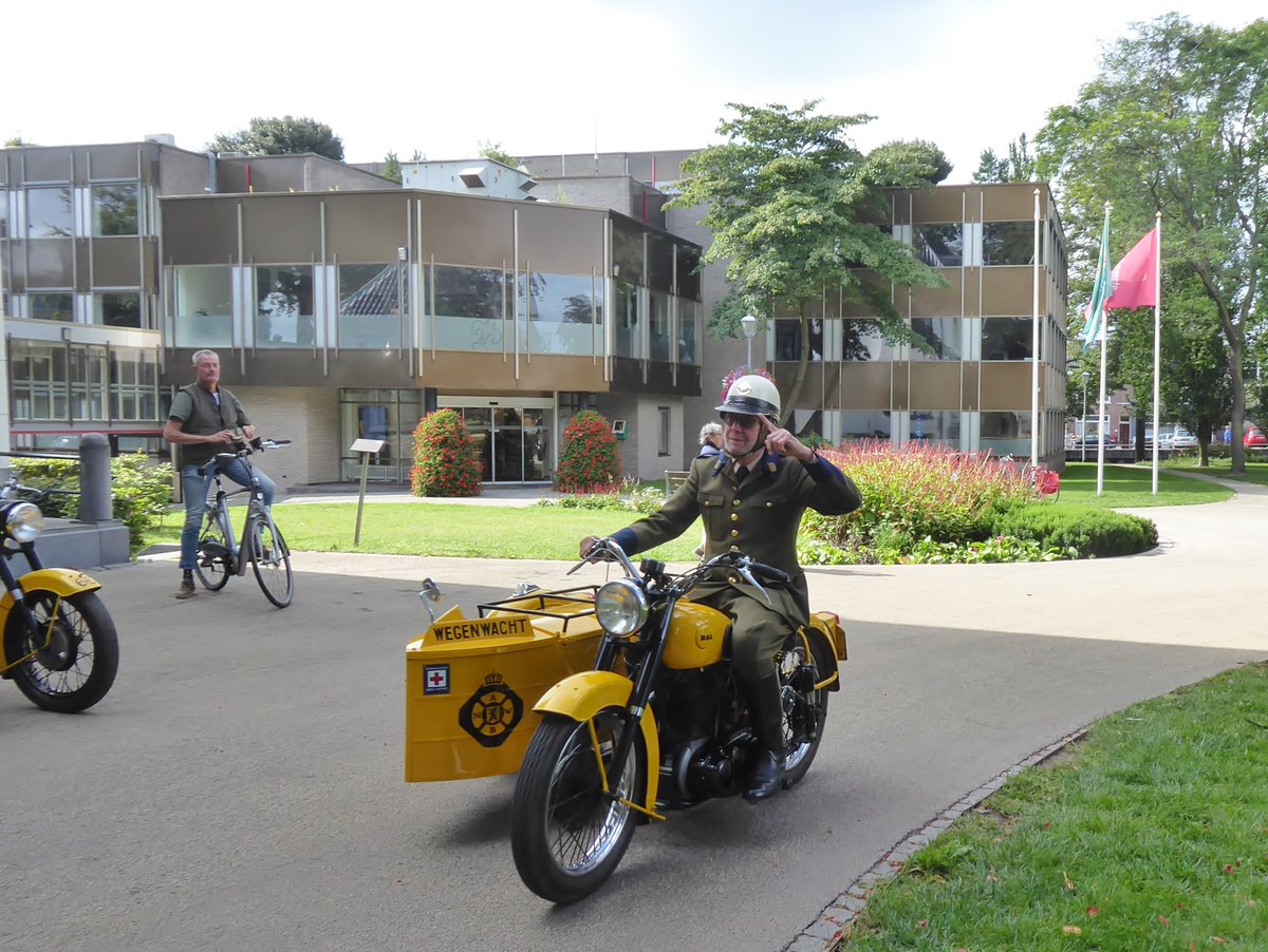 In 1946 richtte de ANWB de Wegenwacht op. In de jaren '50 en '60 reed die met 400 BSA zijspancombinaties. Vanwege het 75-jarig jubileum organiseerde de BSA Owners Club Nederland vandaag een herdenkingsrit van <a href="/gem_hillegom/">Gemeente Hillegom</a> naar Den Haag.