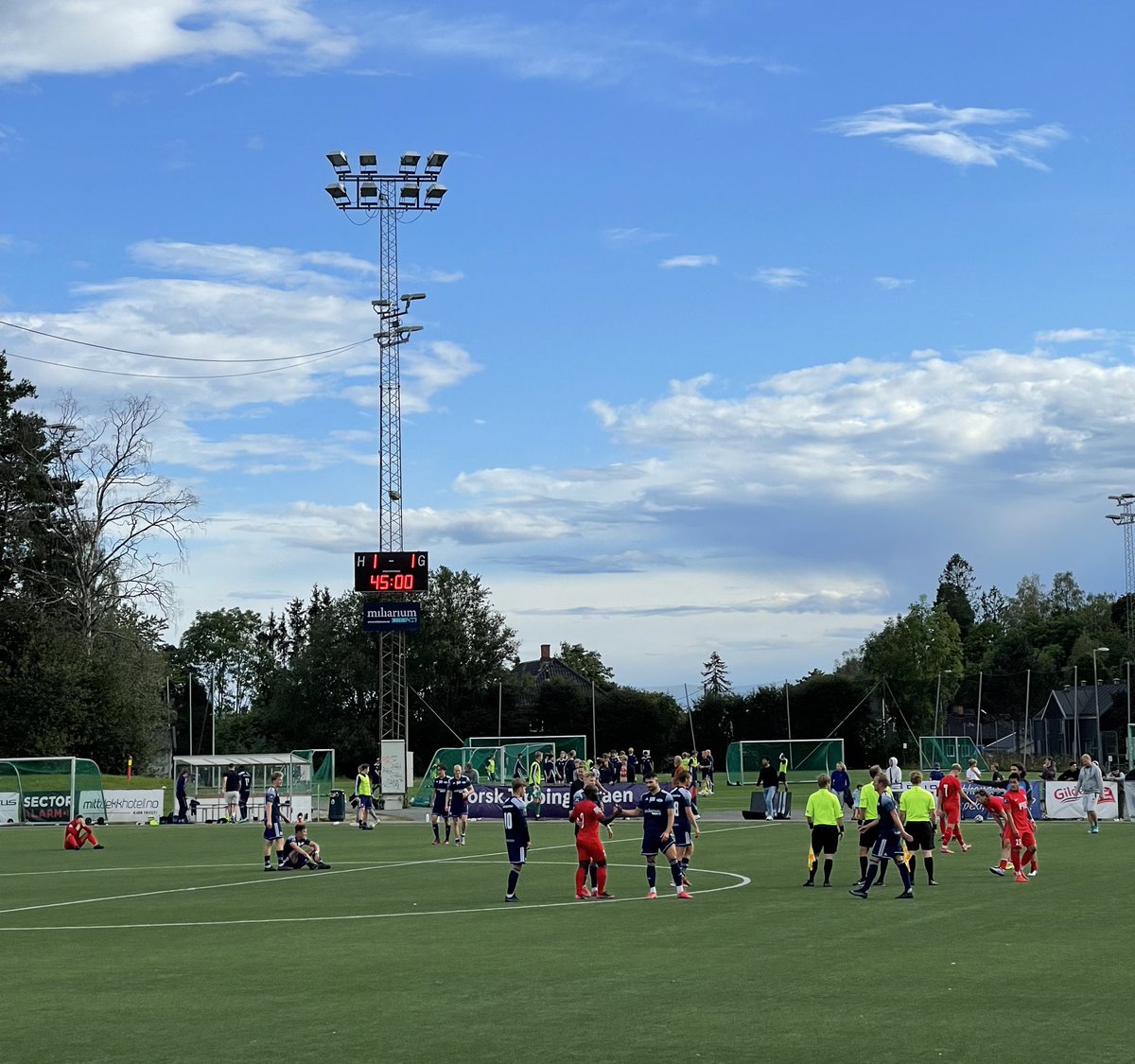 CecilieOlsen1's tweet image. Fantastisk at seniorfotballen endelig er i gang også i lavere divisjoner. 1-1 i lokaloppgjøret mellom Ready og Frigg i dag👊🏻