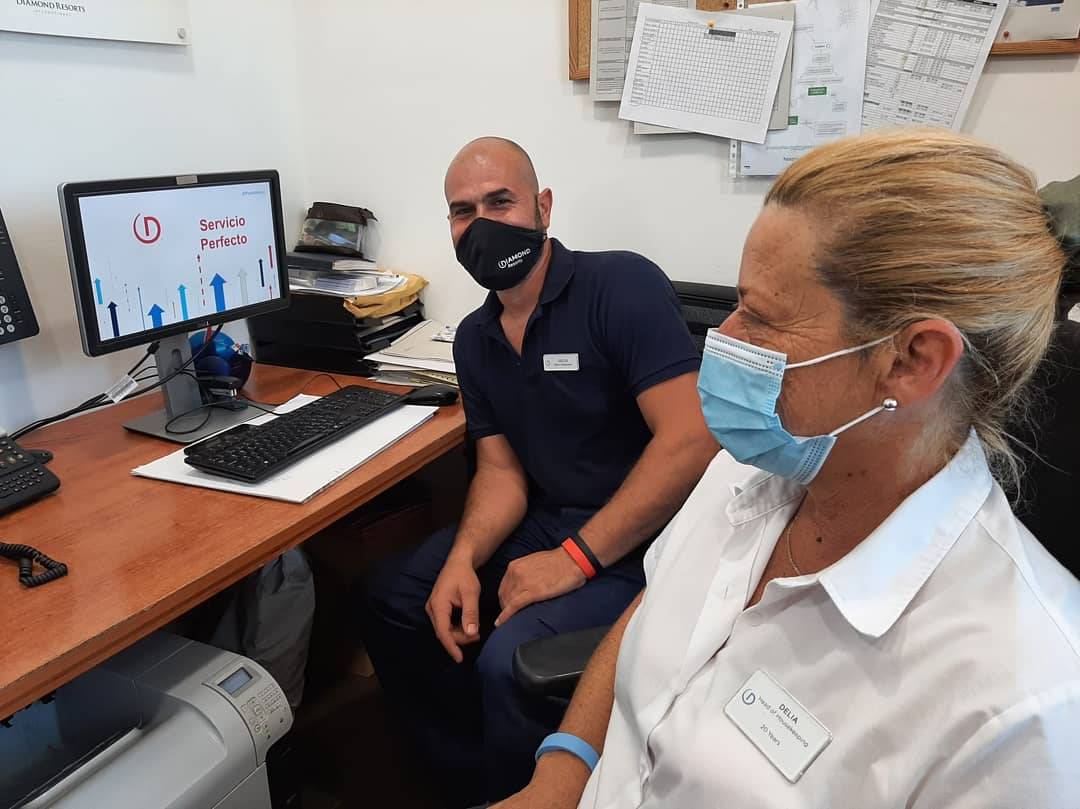 Noemi García (@noemig_rc) on Twitter photo #DPerfectService webinar for our team members at #RoyalTenerifeCountryClub
#DiamondResorts #OneTeam @Rtccsvc_luisa @fabiannavarrod <a href="/DeliaHe34898005/">Delia Hernandez</a> @RtcOscar #DPerfectService webinar for our team members at #RoyalTenerifeCountryClub
#DiamondResorts #OneTeam @Rtccsvc_luisa @fabiannavarrod <a href="/DeliaHe34898005/">Delia Hernandez</a> @RtcOscar
