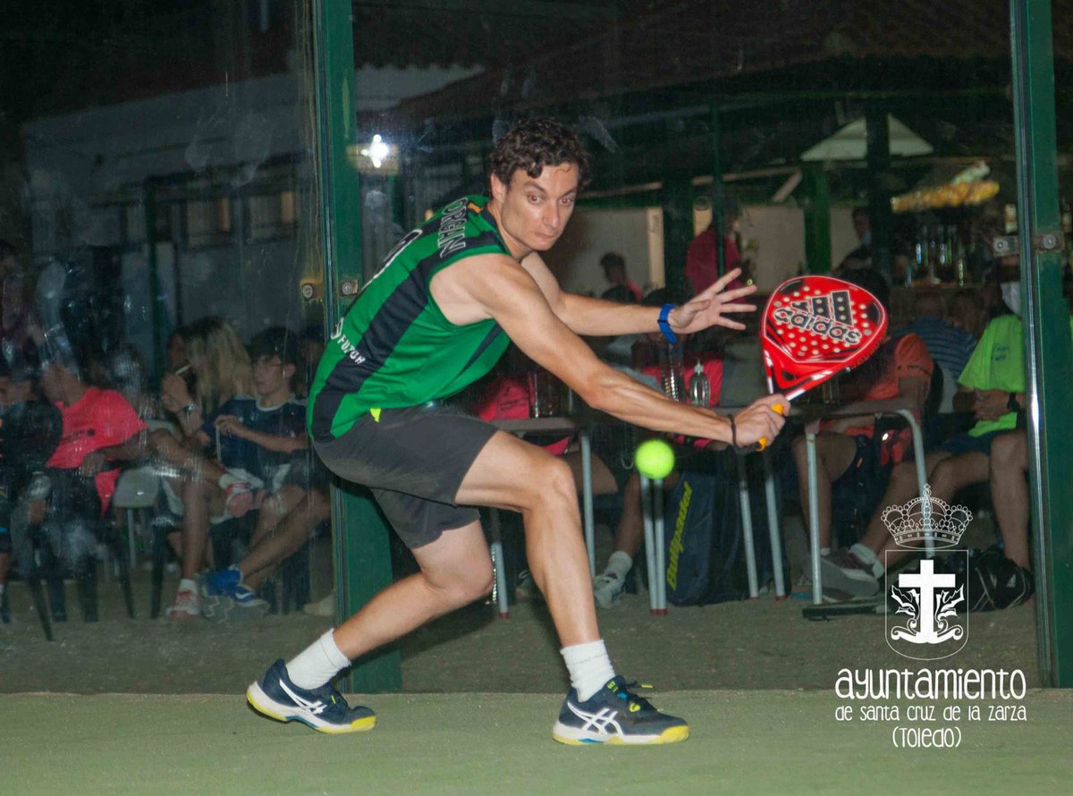 Físicamente como un roble, dentro y fuera de las pistas. Enjoying myself with 
<a href="/Penya1930/">Club Joventut Badalona</a> t-shirt in Toledo. 
#padel. Can you guess the basketball player's name on my back? ¿Cuál es el nombre de la camiseta que llevo?
#FelizSabado <a href="/WorldPadelTour/">World Padel Tour</a>