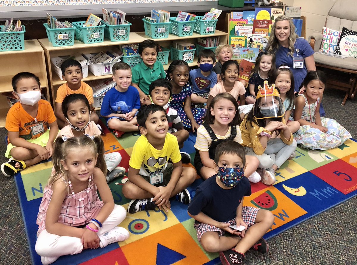 MrsNeusKinder's tweet photo. 🍎We had a great first week of Kindergarten! 🍎 This is going to be a great year! 💫 #kindergarten @DeretchinCISD https://t.co/KAxu6IHmbx
