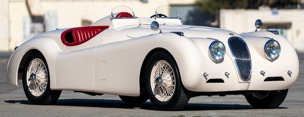UltimativCars's tweet photo. #QuailLodge2021
The #Jaguar #XK120 3.4L (1950-54) was made as #OTS/#OpenTwoSeater/#Roadster in 7,606 units, of which 6,436 were #LHD|s.
This 1952-unit was est. at US$120-150k (100-130k €), but couldn't been sold.
Was its #OldEnglishWhite not peppy enough for the Golden State? https://t.co/cMktqSpiqZ
