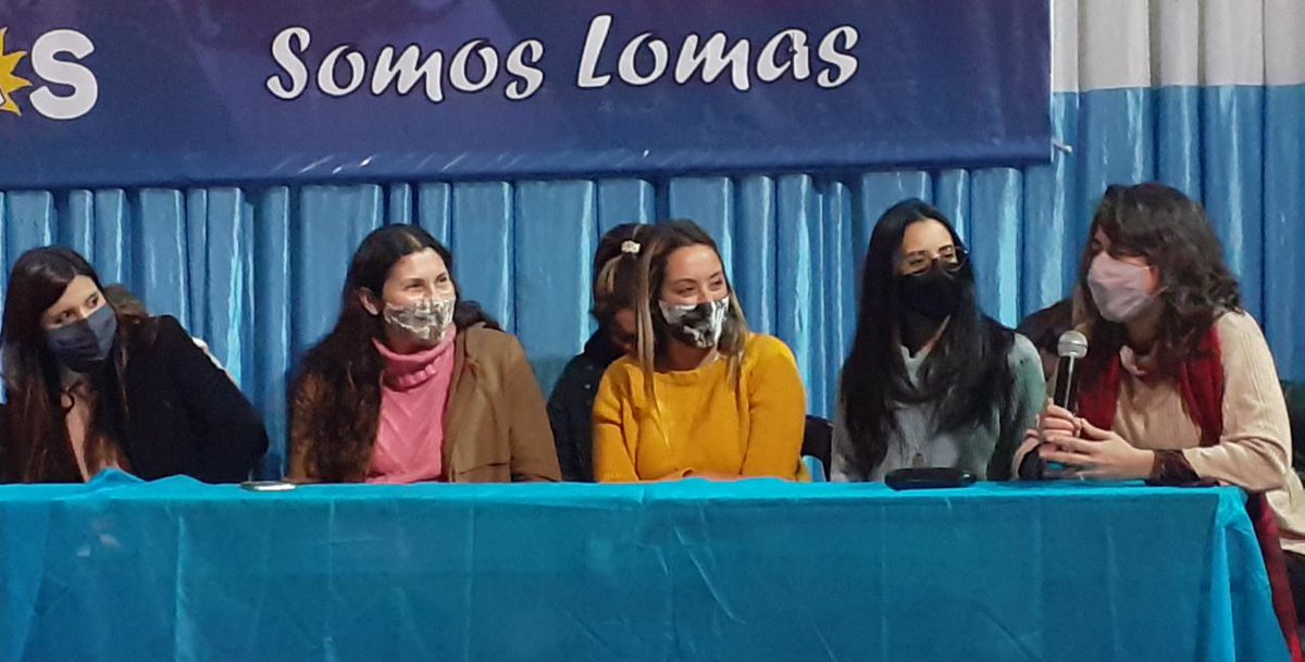 LauraBerardoOK's tweet photo. Budge Somos Todas 💜 

Esta tarde junto a históricas, valiosas y queridísimas 💜 compañeras militantes ✌ lomenses recibimos una distinción desde la Mesa de Mujeres de #IngenieroBudge,en reconocimiento x la tarea diaria en la militancia y el compromiso con nuestro barrio y LdZ https://t.co/tDks2MP76v
