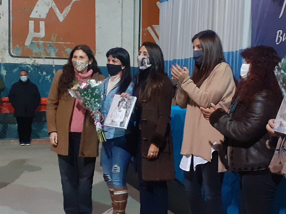 LauraBerardoOK's tweet photo. Gracias, compañeras, x este reconocimiento q me enorgullece, emociona e inyecta de energía p/seguir juntas en el camino de la militancia. 

Sigamos militando unidas💜 organizadas y empoderadas, ✊ p/entre Todas,Todos y Todes construir #LaVidaQueQueremos🇦🇷 en el #LomasQueQueremos https://t.co/XPDdfVKDct