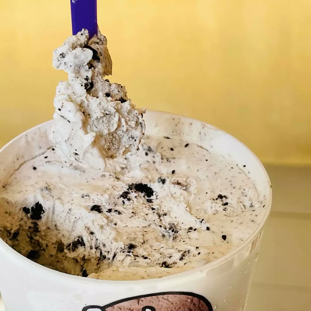 LyderSnacks's tweet photo. On UG campus and want something to keep you relaxed while you watch the #BBNajia6 #bbnaija2021 ? 
Lyder Oreo ice cream is what you need. 
Contact us on 0248521307 to make order or send us a  DM. https://t.co/oEOLjm6Wz7