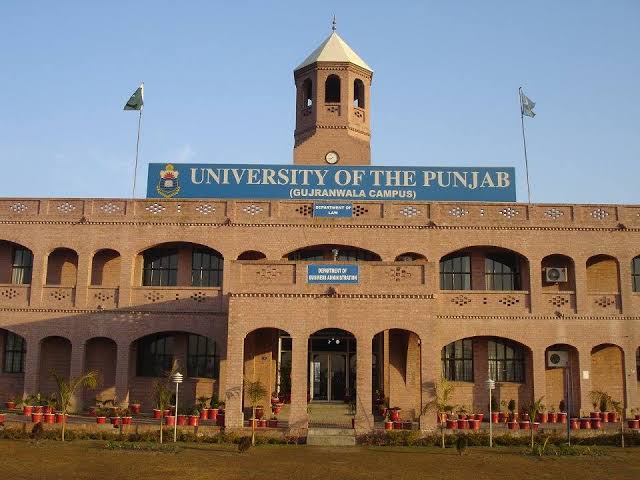 Mamoona_Dar's tweet photo. The name Punjab University is an Identity, Honor, Dignity, and a legacy to the Students and the People of Gujranwala💚
 #PUGC
#SavePUGC 
@ImranKhanPTI 
@UsmanAKBuzdar 
@Shafqat_Mahmood
@MashwaniAzhar https://t.co/XKPBvxC1OJ