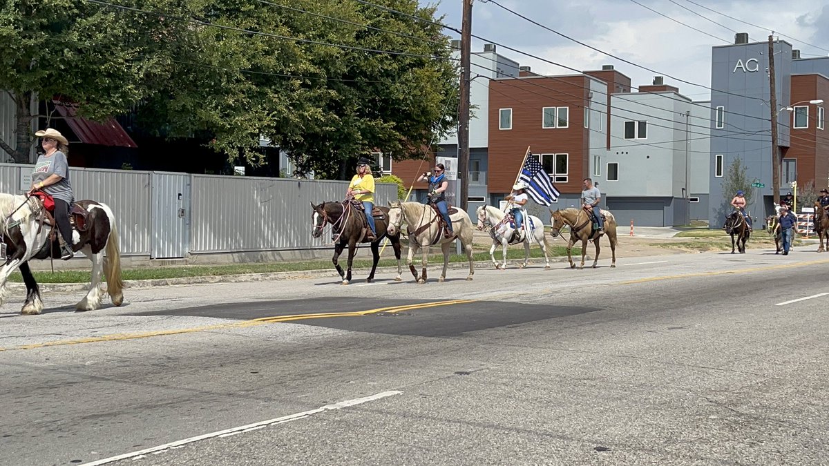 DallasPD's tweet photo. @TacticalDPD Mounted Unit had a great turn out for their Inaugural Trail Ride through the city.#BackToSchool #DPDMountedUnit @DPDChiefGarcia @DPDCA https://t.co/216ilfMIAD