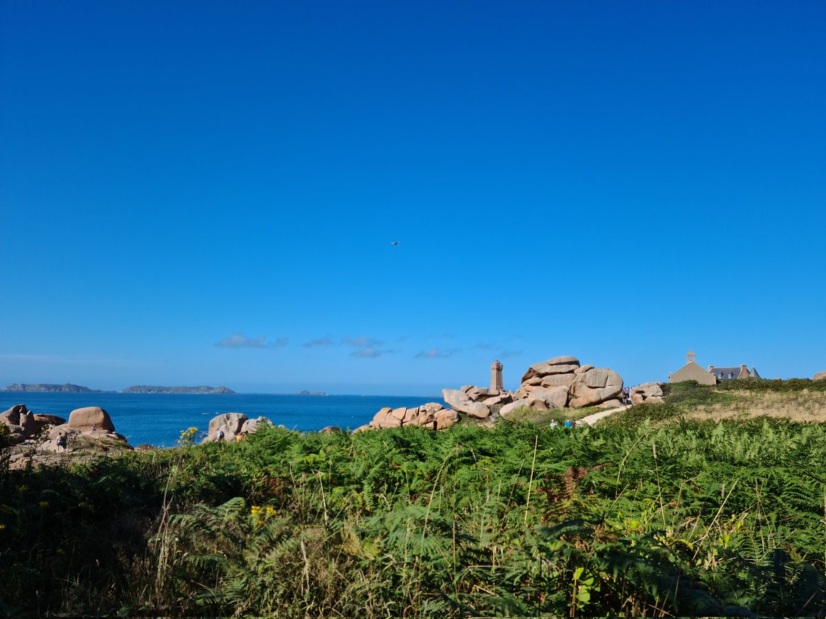 Pierre_Auberger's tweet photo. Balade sur le sentier des douaniers de #Ploumanach @PerrosGuirec22 @cotegranitrose #MagnifiqueBretagne #MagnifiqueFrance @arielSTRABONI @BreizhWeCan https://t.co/LEuS4XoTKc