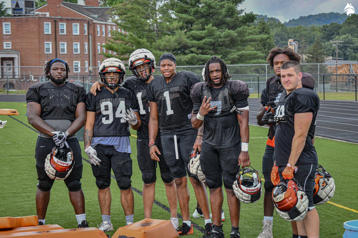 WVWCFB's tweet photo. First scrimmage in the 📚 https://t.co/apdxROE199