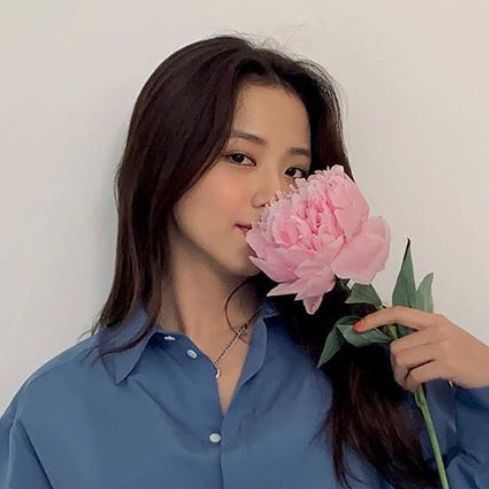 kmiijisoo's tweet photo. 🌸 https://t.co/hZhXMMnzKO