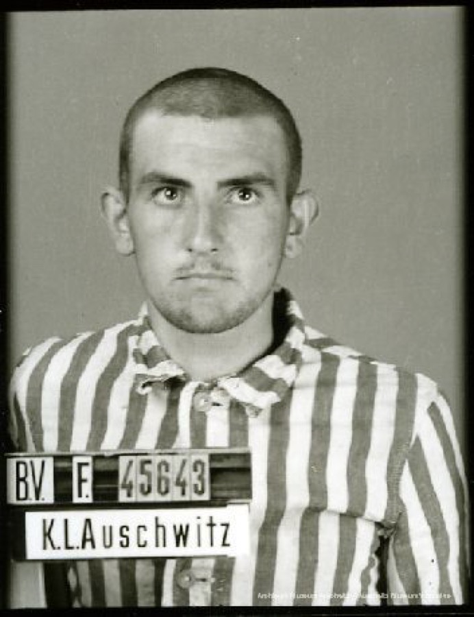 AuschwitzMuseum's tweet image. 15 August 1920 or 21 | A Frenchman, Albert Guillermou, was born in Paris.

In #Auschwitz from 8 July 1942.
No. 45643 (criminal prisoner)
He perished in the camp on 26 August 1942.