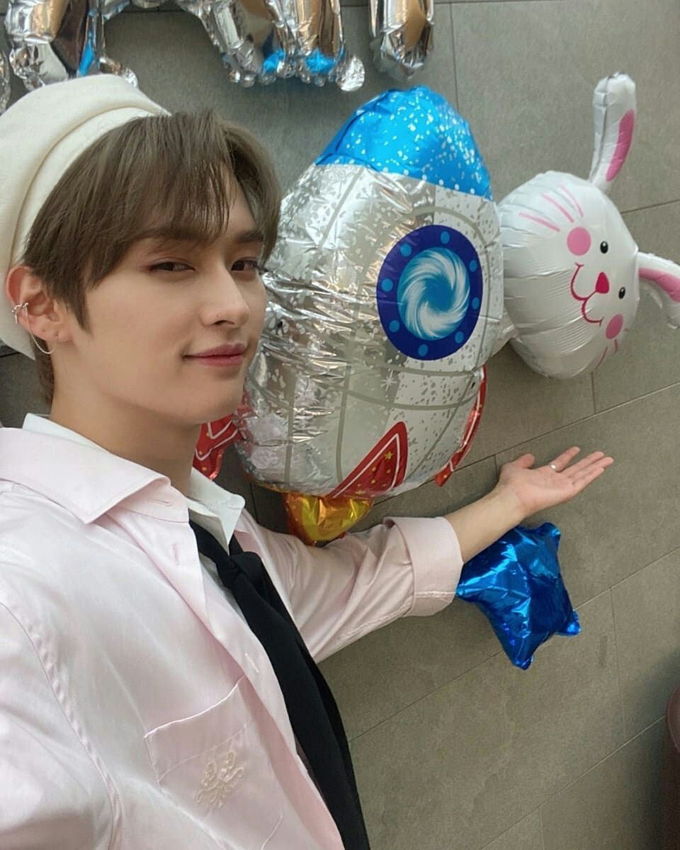 ivenlorrem's tweet photo. ELE TODO FELIZ E ANIMADO ESSE É O MINHO Q EU QRO PRO MEU BRASIL!!!
#구름타고_리노중심에_스테이
#GoodLuckMCLeeKnow
#MCLeeKnowWelcomeParty
@Stray_Kids
#StrayKids #스트레이키즈
#StrayKids https://t.co/G0Pnf1i12H