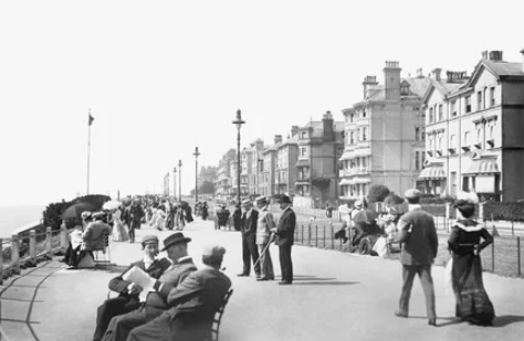 ON THIS DAY: Folkestone, the #1 resort in the UK at the dawn of the 20th century, hosted the first beauty contest in the world on August 14, 1908. 'Beautiful things give pleasure that lasts even longer than the beautiful things themselves' (John Keats) #BeautifulFolkestone