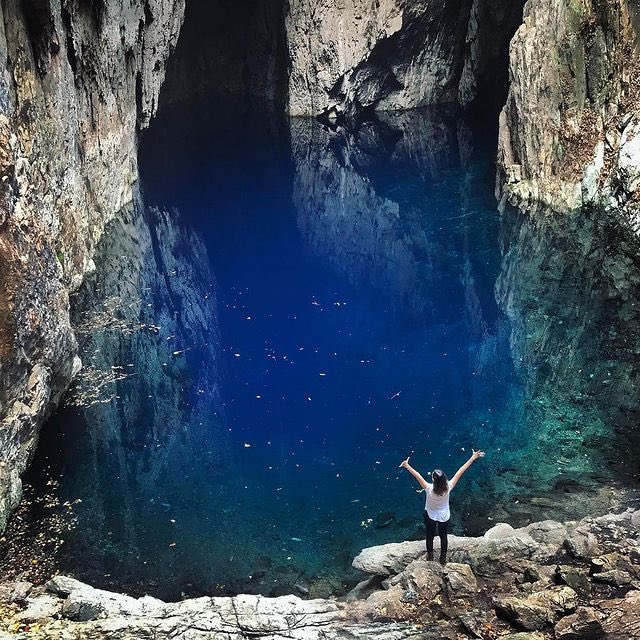 You may think you’ve seen it all, but #Zimbabwe has even more delightful surprises for you!

Discover Chinhoyi Caves National Park, a hidden gem not far from the capital city of #Harare

2 weekly flights from Kigali

📸 by IG user moirameiring

#FlyTheDreamOfAfrica #FlySafeWithUs