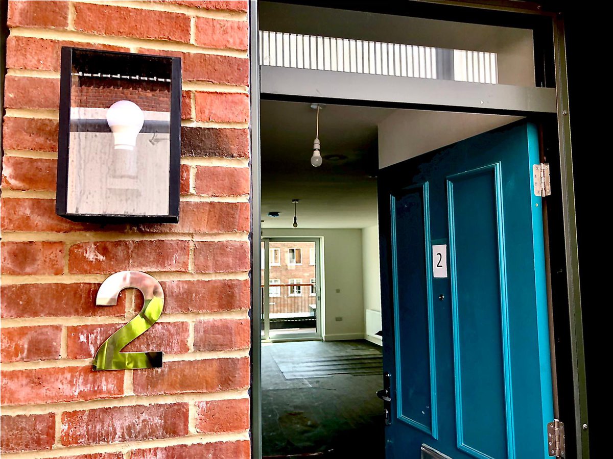 The shiniest of door numbers😉. The postman will find delivering the mail supereasy!

#steenbergsyard #ouseburn #ne1 #finishingtouches #theheartofthehome #yourownfrontdoor