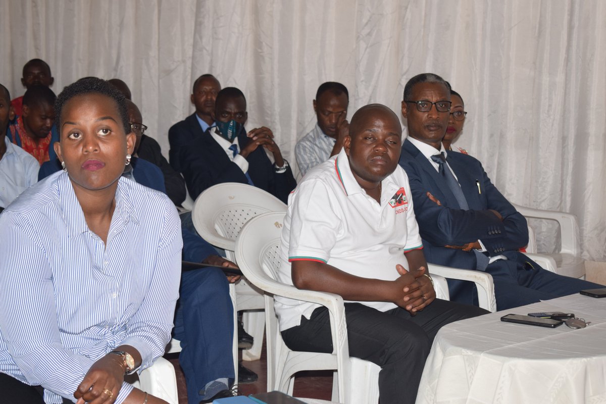 @UPRONA_1962 tient en ce moment le congrès national ordinaire pour renouveler ses organes dirigeants au niveau national. Des assises qui se tiennent à Kumugumya, Siège du Parti Uprona.
<a href="/BurundiGov/">Bureau du Premier Ministre</a> 
<a href="/MininterInfosBi/">MininterInfosBi</a> 
@mincotim