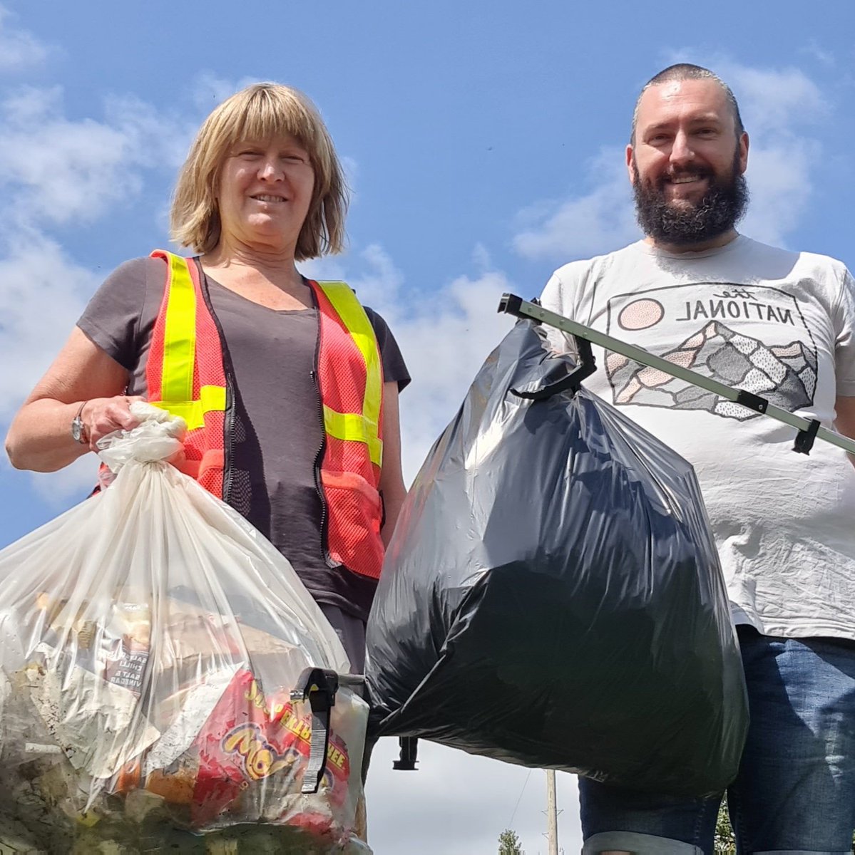 Litter pick complete! Bumped into Dixie Darch, local councillor, in the park! She'd been on her own litter pick!
#livetweetlitterpick #tidyuptaunton