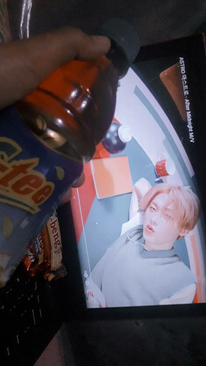 capitpawww's tweet photo. Telat sih, tapi tetep pen ikutan karna makan mie kemaren gabisa ikutab👉🏻👈🏻🥺
Happy 2000 days and congratulations for After Midnight 4th Win!!! 💜💜💜
#AfterMidnight4thWin #ASTRO2000Days #ArohaTeaTime
#ASTRO #After_Midnight   @offclASTRO https://t.co/r0TONRWAXB