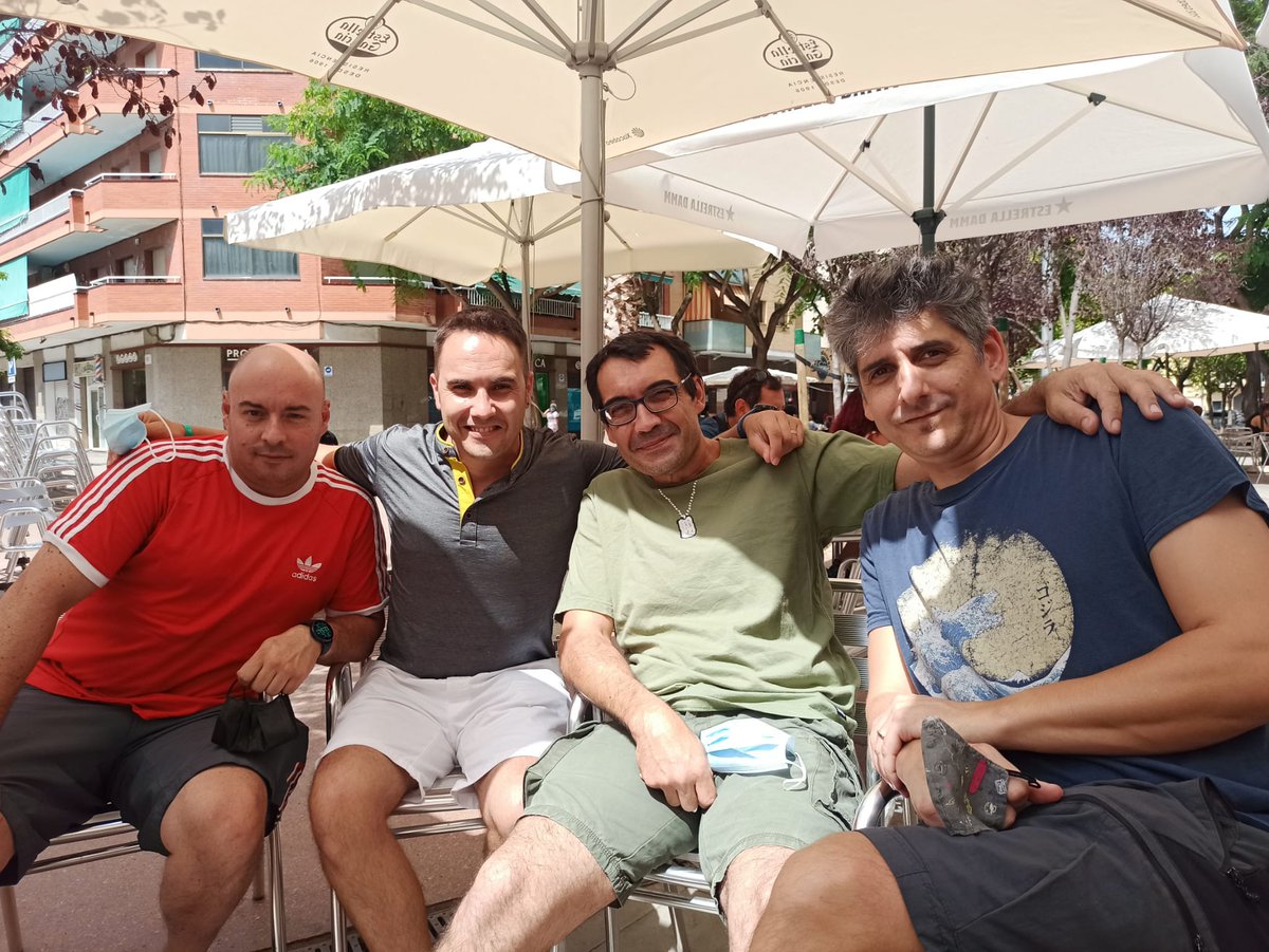 Reunión de accionistas de <a href="/Pulpodcast/">Pulpodcast</a> y <a href="/ReJugando/">Rejugando Podcast🕹️</a>. Con   <a href="/SitoTurbo/">SitoTurbo</a> <a href="/RaffaValencia/">𝓡𝓪𝓯𝓯𝓪 𝓥𝓪𝓵𝓮𝓷𝓬𝓲𝓪 💎ℝ𝔼𝕁𝕌𝔾𝔸ℕ𝔻𝕆💎</a> <a href="/Evil_RyuZ/">Sega no Tatsujin</a> <a href="/Dante__77/">Dante__77</a>
