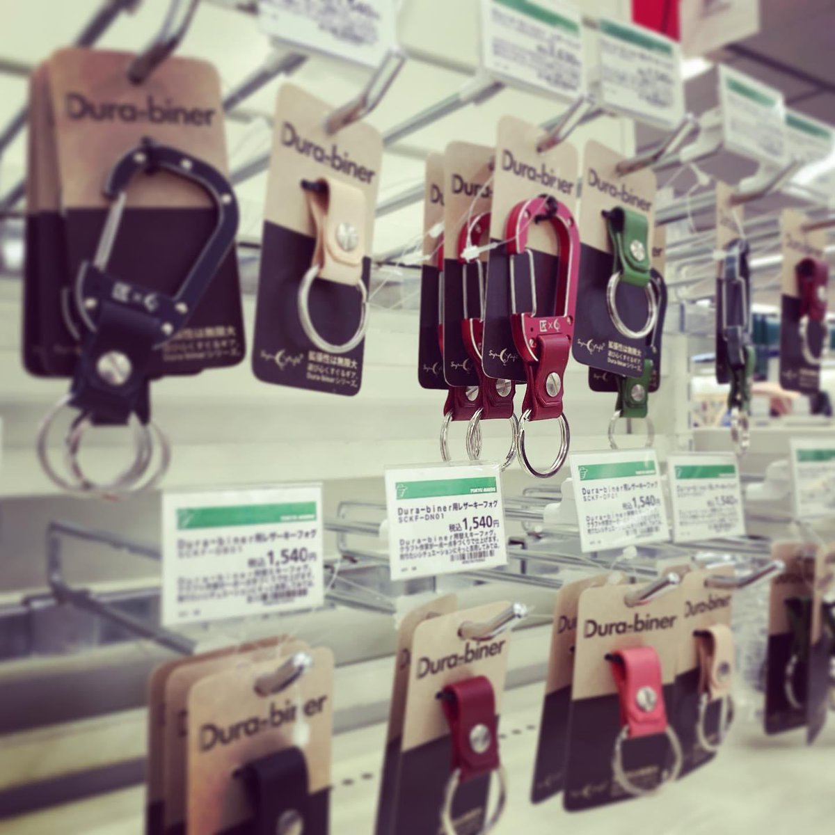 krige09's tweet photo. 東急ハンズ名古屋店10F。
アウトドア売場です♪
sync2raft×kuriharaseiki コラボ第一弾、Dura-biner!
名古屋まで行けないって方は、ネットでぜひ!
https://t.co/JCoItdwJLZ
#durabiner
#sync2raft
#kuriharatakumi
#Duralumin
#Carabiner
#leathercraft
#東急ハンズ名古屋店
#栗原精機 https://t.co/uurrePCgkj
