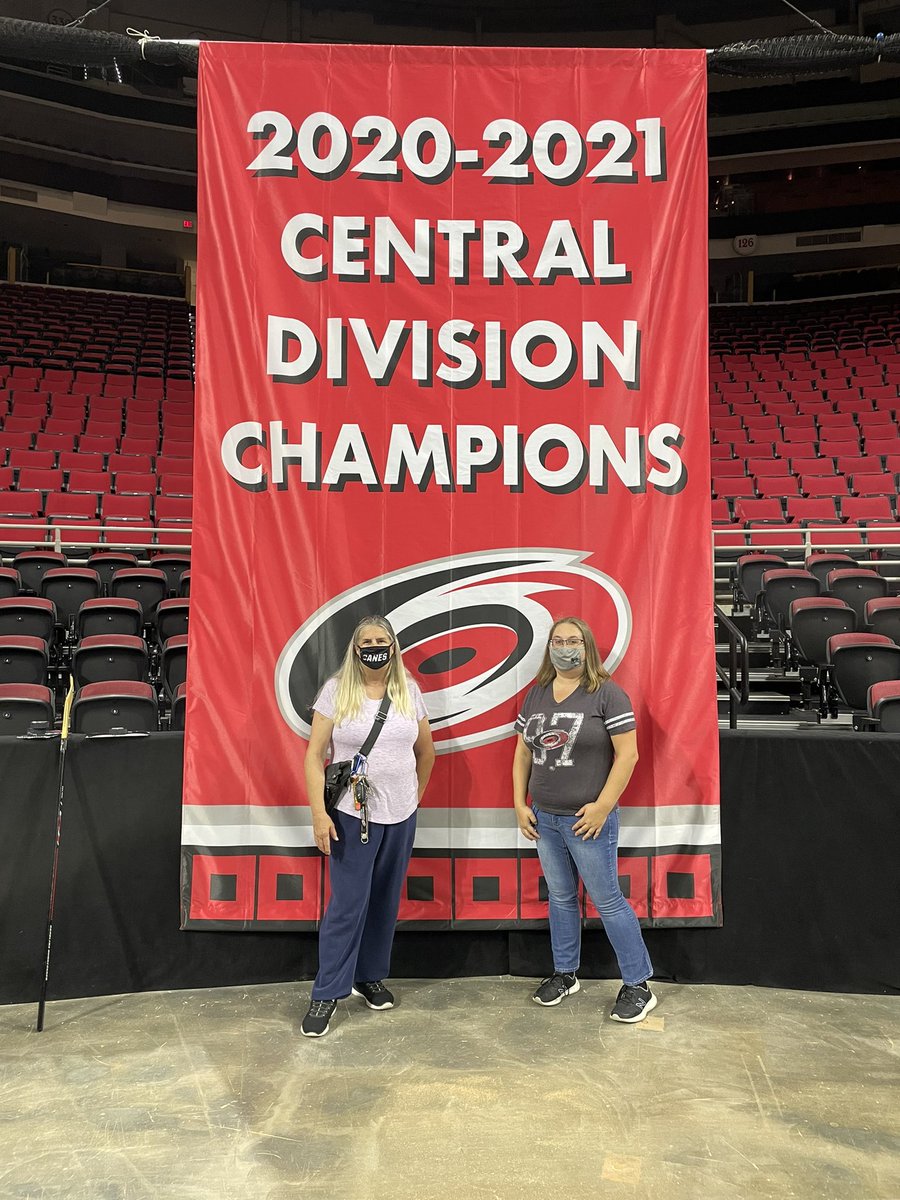 Lisa 🌻🏒🎳🇺🇸 tweet media