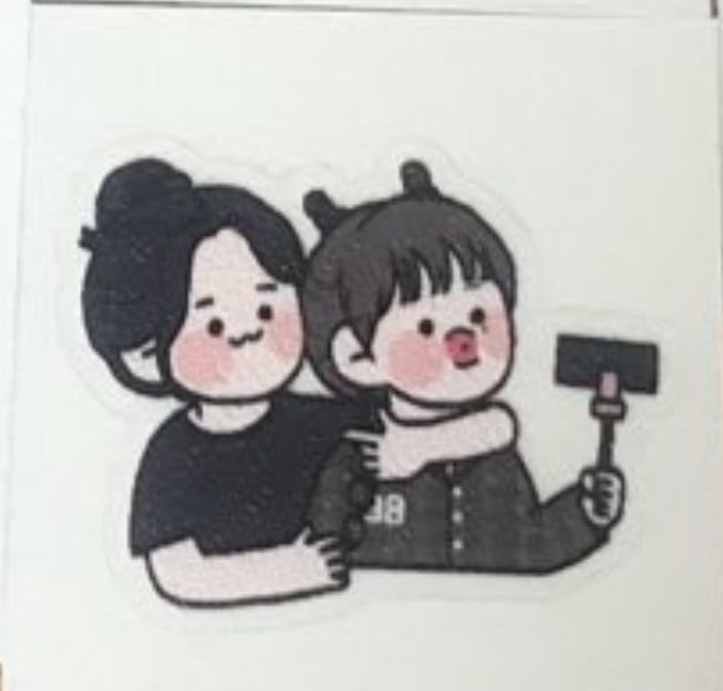 SHUHUA_TH's tweet photo. ซูจินผู้ที่ใส่โพลารอยด์และแปะสติกเกอร์รูปคู่กับชูฮวาไว้ที่หลังโทรศัพท์ เป็นความสัมพันธ์ที่แสนน่ารักและอบอุ่น🥺

#SOOJIN #GIDLE https://t.co/DGXZ9g9YG9