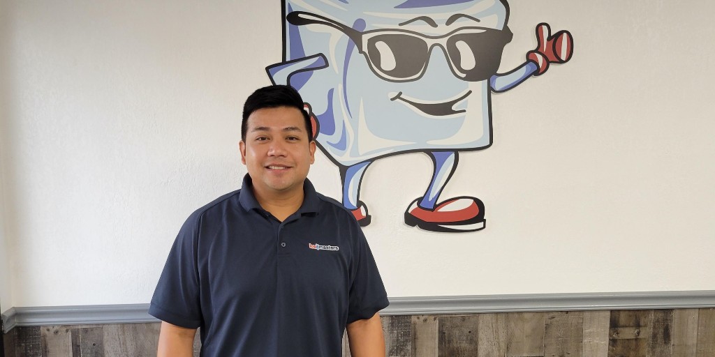 Auto_Icemakers's tweet image. Congrats to Van Phan in our Wichita office for being nominated for the I.C.E. Award!

"Van educates his team with his ice machine service knowledge and implements trainings to help his fellow techs expand their knowledge."

We're glad to have you on the team, Van! #TheIceCubeCrew