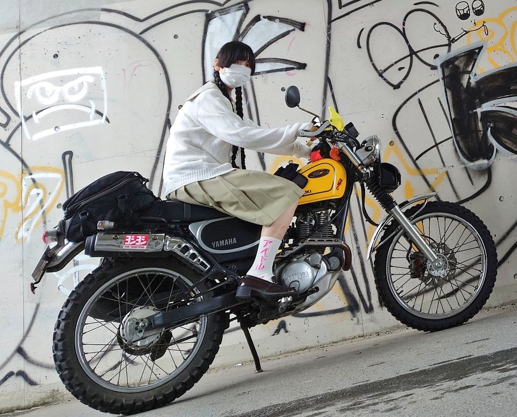 退職社畜 クズ雑巾 On Twitter 不良少女 制服は高校の本物です 半袖 人のバイクでも調子こく 400ccだから免許的にはok いや格好良いわこんなに大きいバイク そしてくるくる回る 唯一の欠点 靴下がギャグ Yamaha ヤマハ ブロンコ セーラー服 セーラー 不良少女