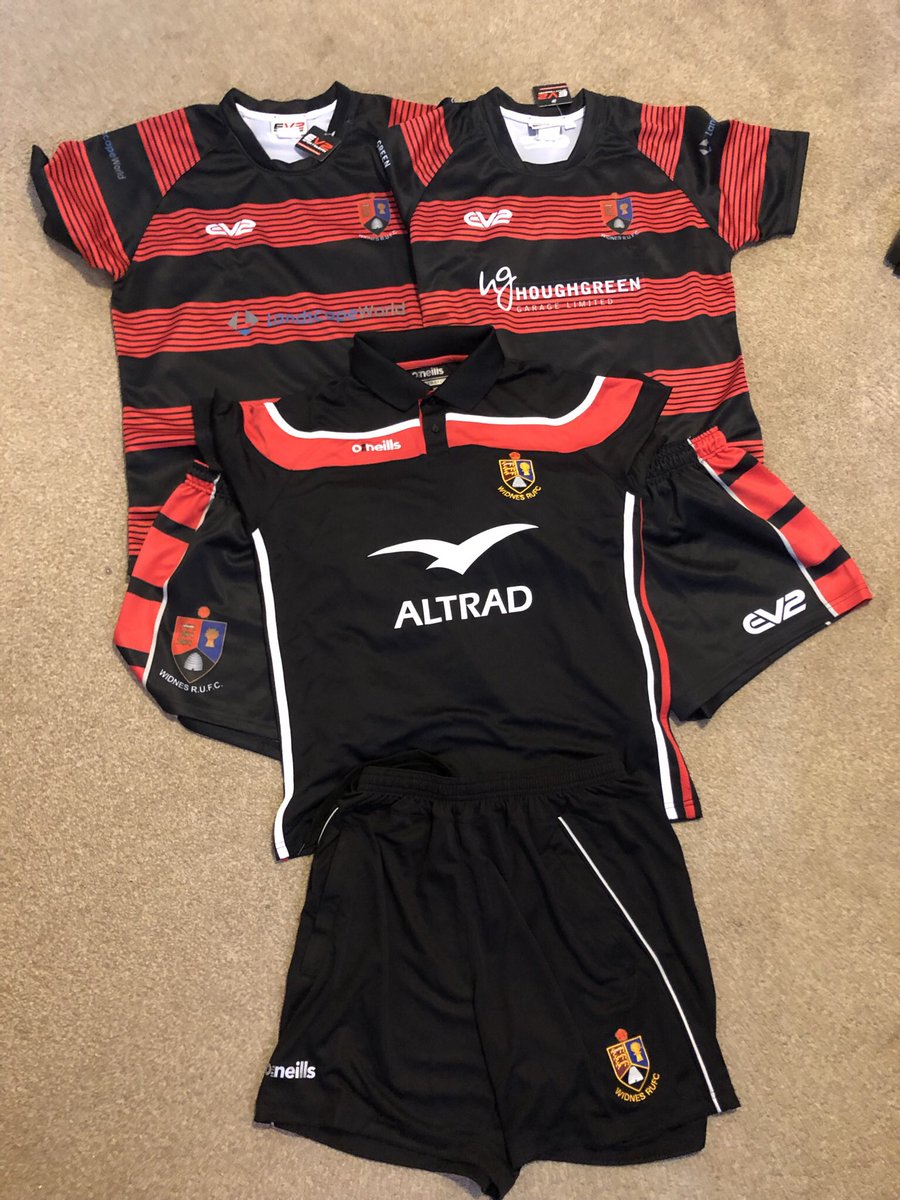 @Landscapeworld8 @HGG_Recovery @GenerationUKLtd little treat for the @WidnesRufc U15s as we play @NewBRugby tomorrow in a preseason game #stash #community #supportyourclub 👌