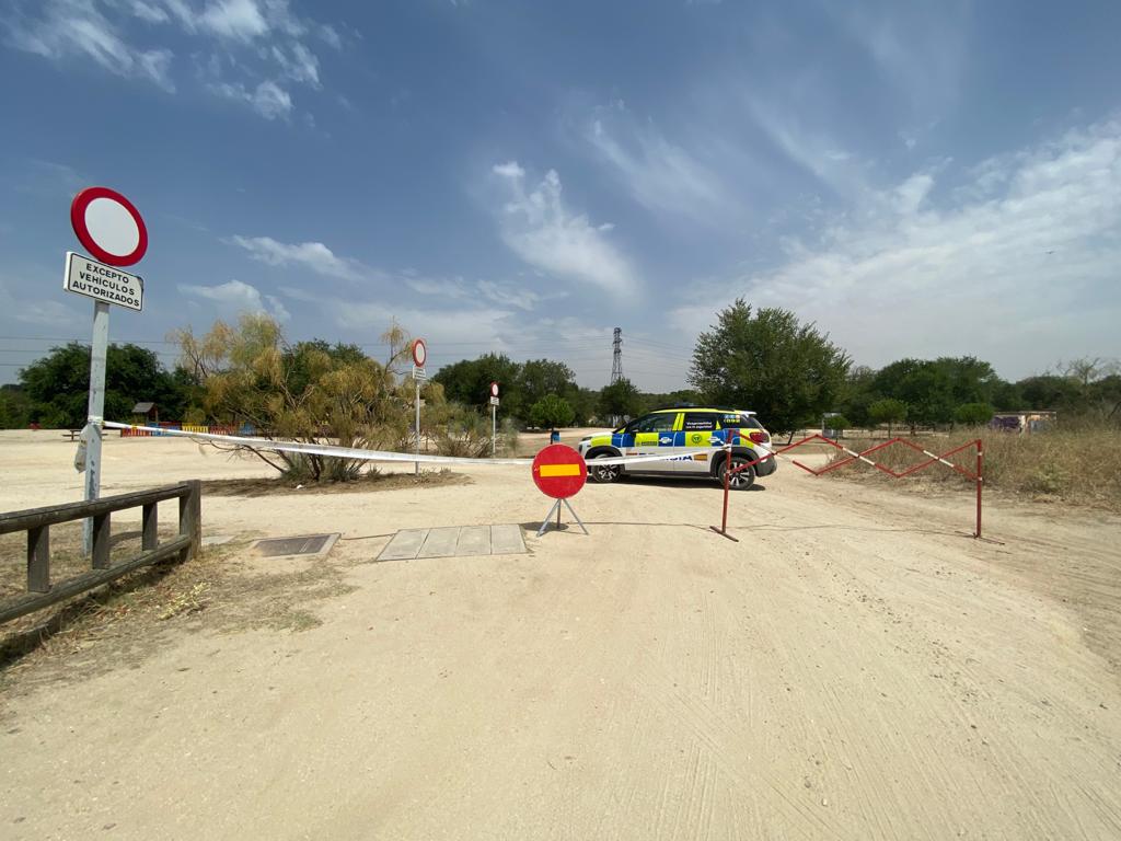 AytoAlcorcon's tweet photo. 📣 Por razones de seguridad, se ha procedido al cierre del Parque de las Presillas de #Alcorcón debido al riesgo de incendio forestal por altas temperaturas 

‼El parque permanecerá cerrado hasta el lunes a las 8 horas. Lamentamos las molestias https://t.co/f4DZrvwS7s