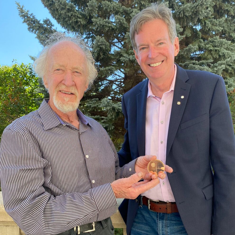 RCGS_SGRC's tweet photo. RCGS CEO John Geiger recently presented artist Sylvain Voyer with the Kamookak Medal.

“I think this is very fitting recognition of Voyer’s remarkable career,” said Geiger. 

 https://t.co/zTDW1RLEqA https://t.co/zbTBiputmK