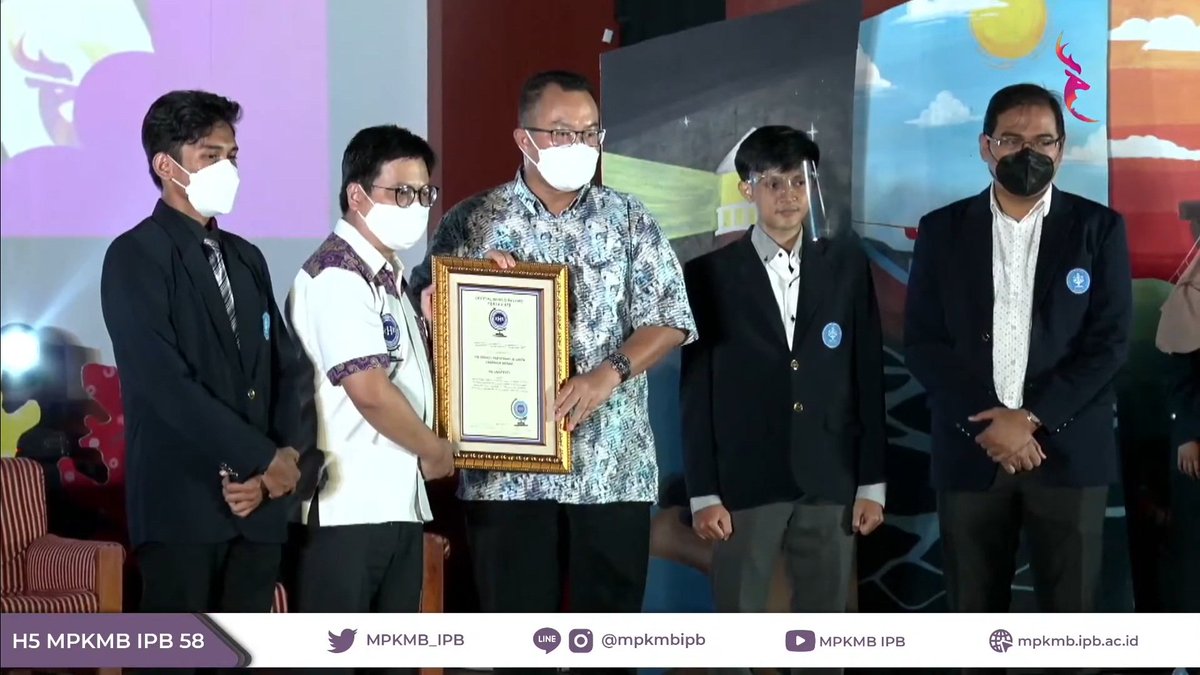 anotherhan03's tweet photo. "The Highest Participant in Green Campaign Mozaic"

Let's do green habits, together we can!✨

#rekorduniampkmb58
#MahardikaBerkarya
#IPBUniversity
#BeraniDietPlastik https://t.co/SdBE1Fhfwi