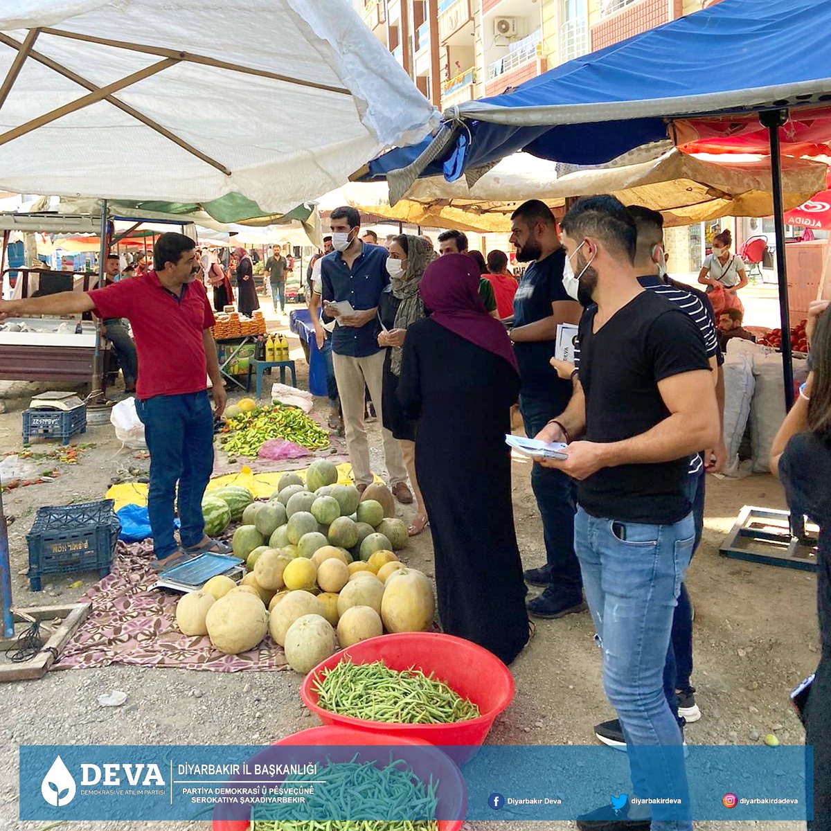 Bismil  ilçe yönetimi kurulu üyelerimiz ile birlikte pazar yeri ziyareti gerçekleştirdik. Esnafımız ve halkımız'dan olumlu geri dönüşler aldık 
Sorunlar çok ama çözüm #Deva da.

#devapazarda 
<a href="/IhsanMerdanoglu/">Ali İhsan Merdanoğlu</a> 
<a href="/erginsadullah/">Sadullah Ergin</a> 
<a href="/CihanUlsen/">Cihan Ülsen</a> 
<a href="/MerdanogluSukru/">Şükrü Merdanoğlu</a>