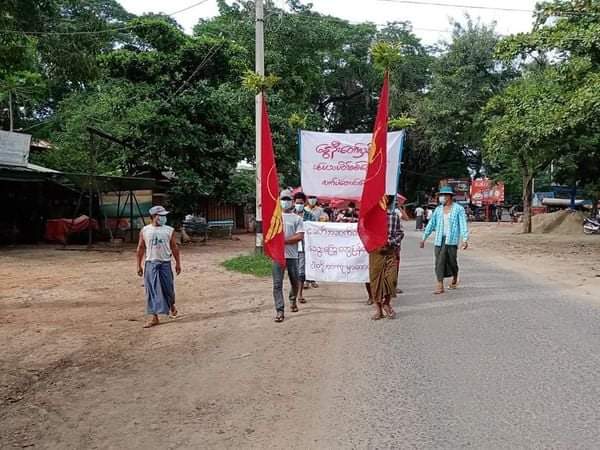 LeeDam_3's tweet photo. People in #Letpadaungtaung area of #Salingyi Tsp on Saturday called for the restoration of democracy in Myanmar.
NUG NEEDS SUPPORT

#Aug14Coup 
#WhatsHappeningInMyanmar https://t.co/E6kSACj1LY