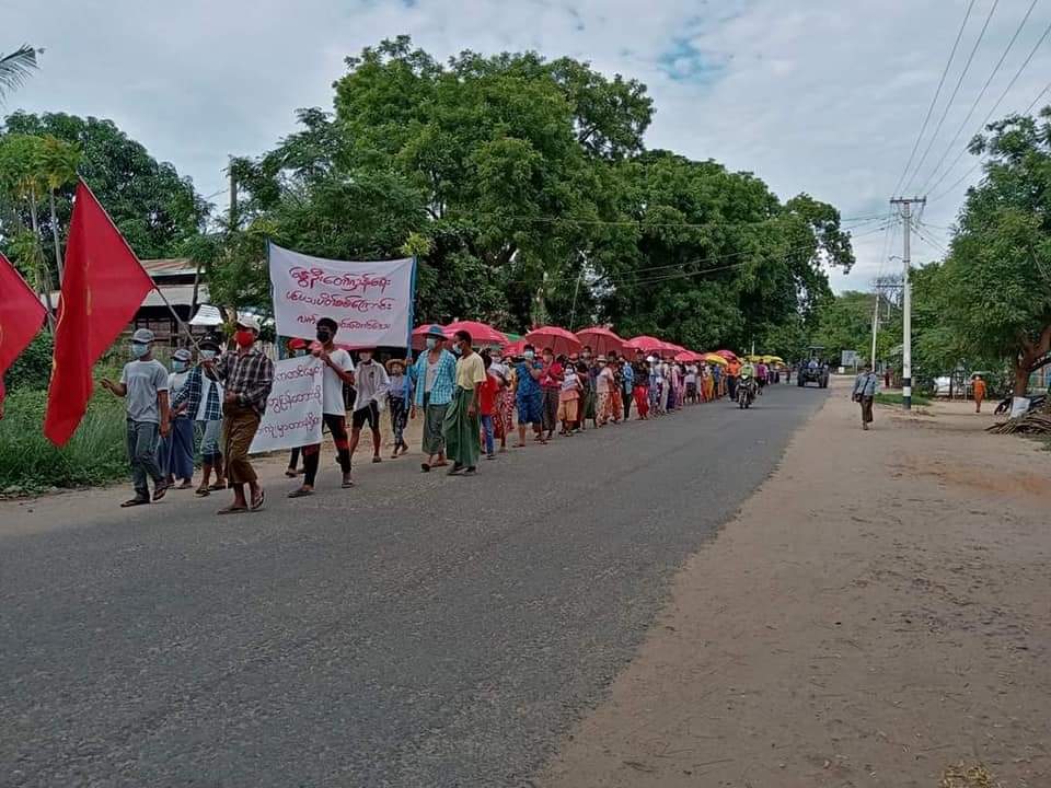 LeeDam_3's tweet photo. People in #Letpadaungtaung area of #Salingyi Tsp on Saturday called for the restoration of democracy in Myanmar.
NUG NEEDS SUPPORT

#Aug14Coup 
#WhatsHappeningInMyanmar https://t.co/E6kSACj1LY