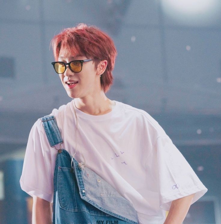 haovenue's tweet photo. same glasses, same favorite person 🧡 #디에잇 https://t.co/08w48ze1yc