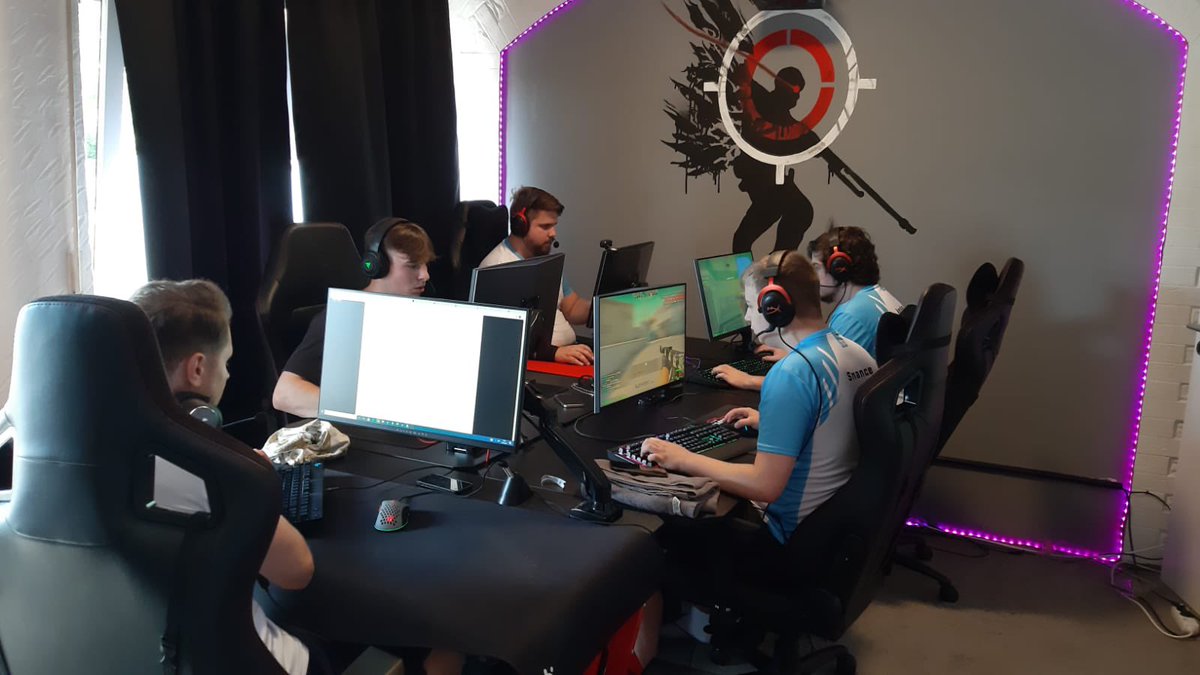 Wir geben euch mal einen kleinen Einblick in unser Bootcamp bei <a href="/fragroom1/">fragroom</a> 
Die Jungs spielen sich gefühlt die Finger wund und werden von Tag zu Tag besser!

Morgen gibt es noch ESEA Spiele aus dem Bootcamp🔥