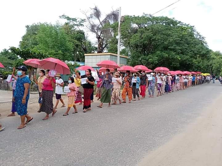 b3rry_y's tweet photo. Peaceful sit-in strike and march against the military dictatorship in various villages of Latpadaung.

NUG NEEDS SUPPORT
#WhatsHappeningInMyanmar
#Aug14Coup https://t.co/izgSqiZ5hR