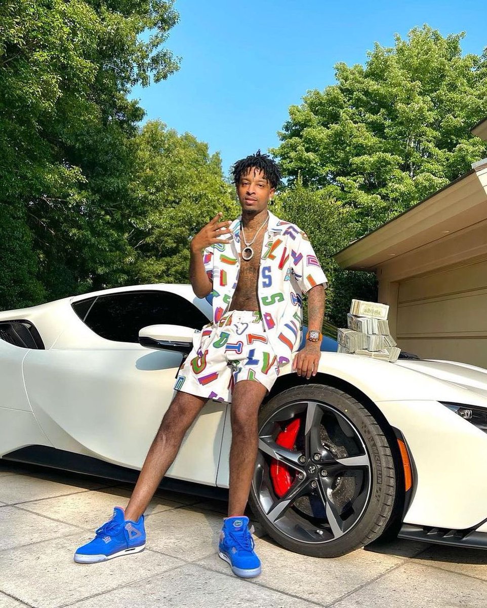 _kbolden's tweet photo. And That’s… 21 Days!
@21savage Knows The Vibe
#GoGators🐊
#CheckTheShoes
@Jumpman23 x @GatorsFB x @21savage https://t.co/lO1QOeV5eF