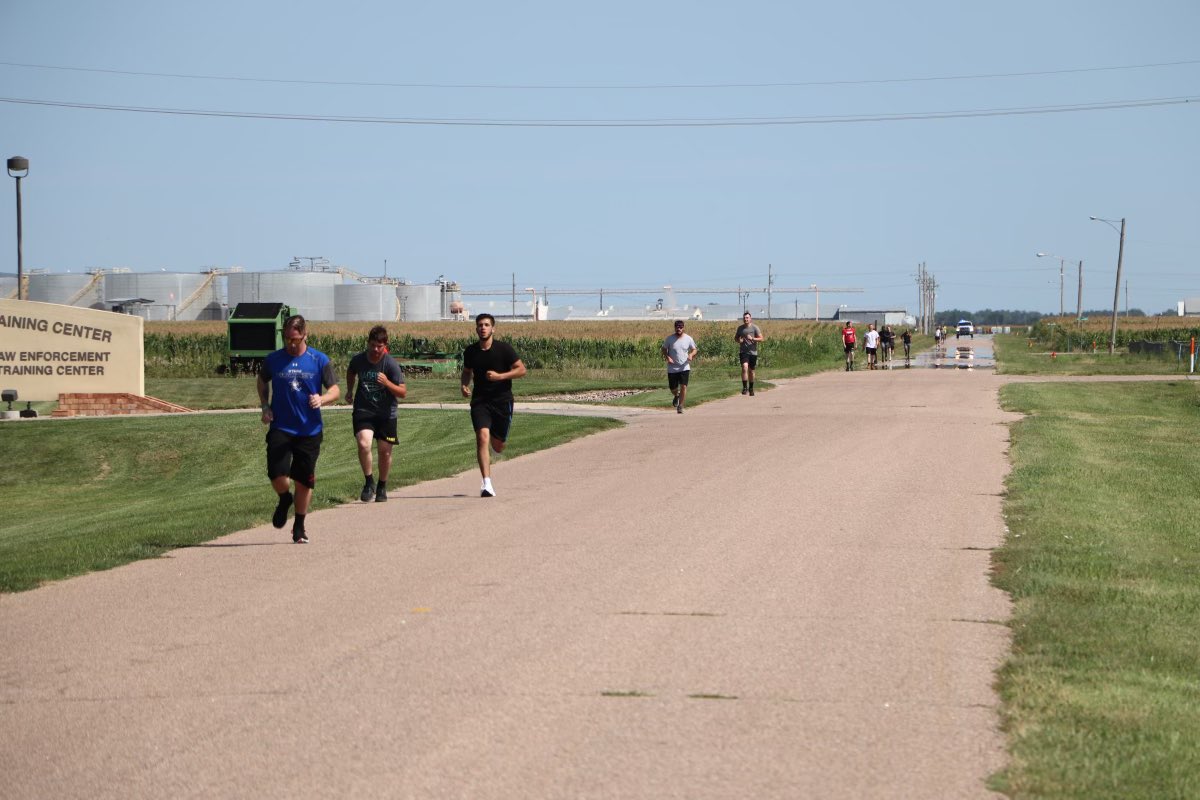 @NSP_TA hosted a large group of applicants for fitness testing on Friday.  To learn more about the application process, visit: nsp.ne.gov/become-trooper 

#JoinNSP #BecomeATrooper