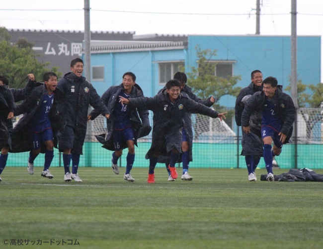 高校サッカードットコム レポート 令和3年度全国高校サッカーインターハイ 総体 21 08 14 1回戦 那覇 Vs 三重 緊張が楽しみに勝ってしまった 全国の舞台で硬さが出てしまった三重が那覇に苦戦しながらもpk戦を制し1回戦を突破 T Co 高校サッカードットコム レポート 令和3年度全国高校サッカーインターハイ 総体 21 08 14 1回戦 那覇 Vs 三重 緊張が楽しみに勝ってしまった 全国の舞台で硬さが出てしまった三重が那覇に苦戦しながらもpk戦を制し1回戦を突破 T Co