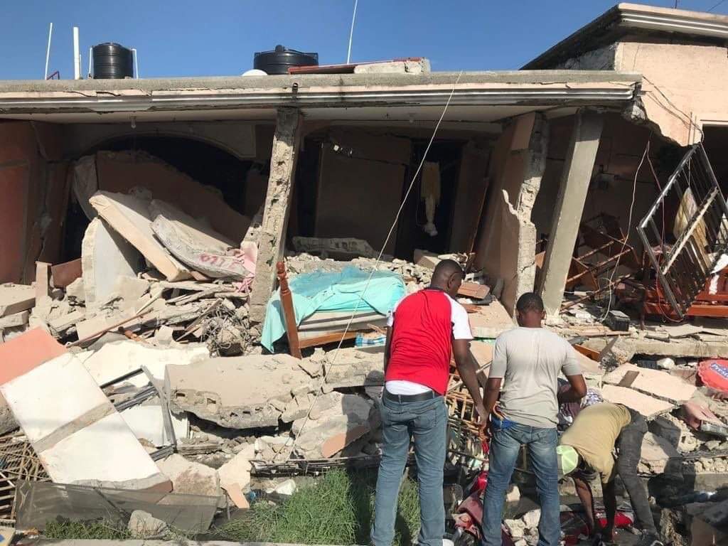 ZenzontleG's tweet photo. ❗️ #TerremotoHaití | Imágenes de los daños causados por el fuerte terremoto de magnitud 7,2 en Haití. Actualmente, las autoridades han emitido una alerta de tsunami.

#14agosto 
#LOULTIMO https://t.co/9nqGXh368P