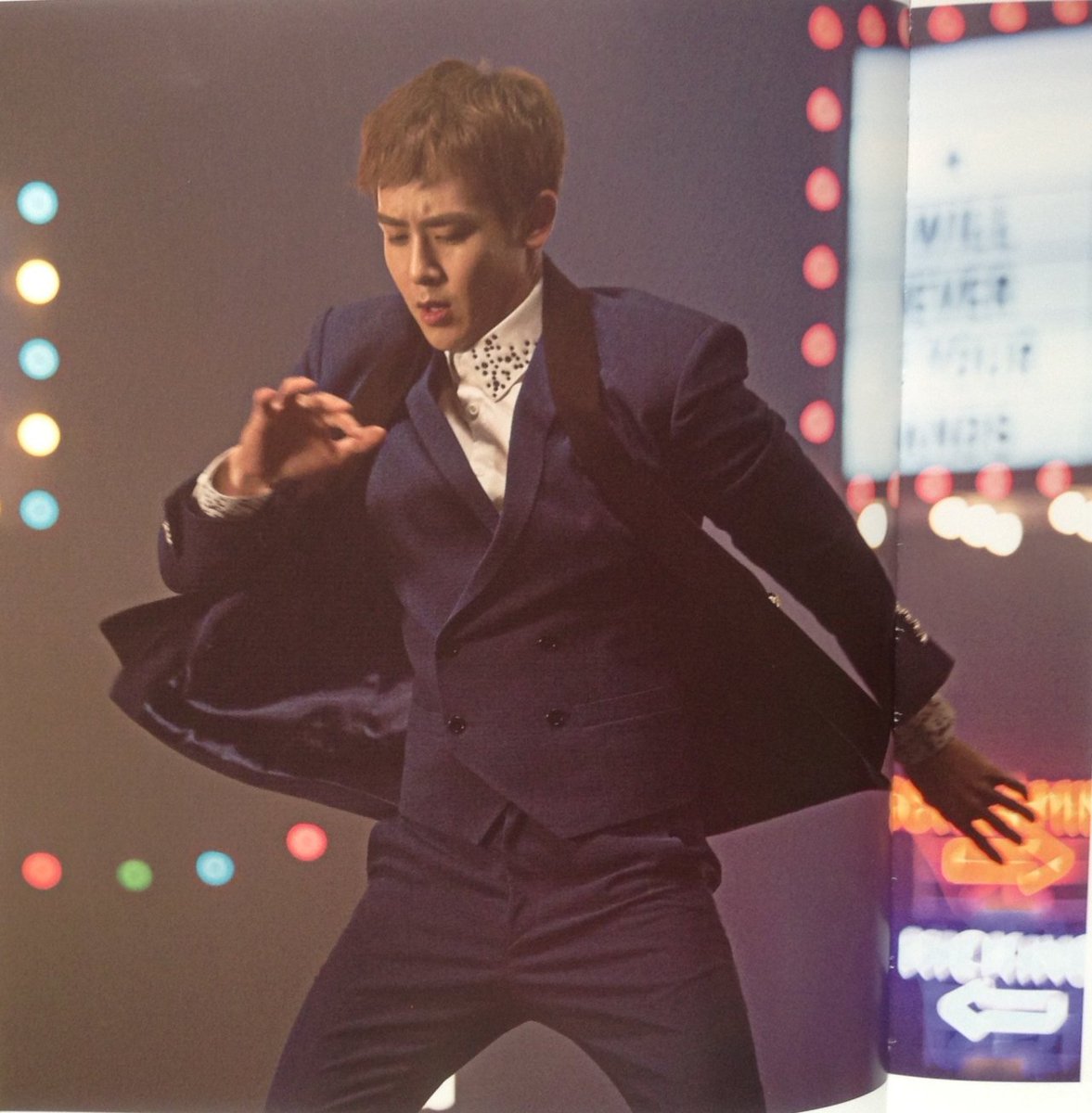 Nichkhun_pics's tweet photo. Nichkhun | Gentlemen's Game Era
"Promise (I'll be)" M/V - 2PM
#NICHKHUN #2PM #2PMisBACK #2PM_Beyond_LIVE #2PMForever #WITHMEAGAIN #2pmweek https://t.co/kqeZQvr1l3