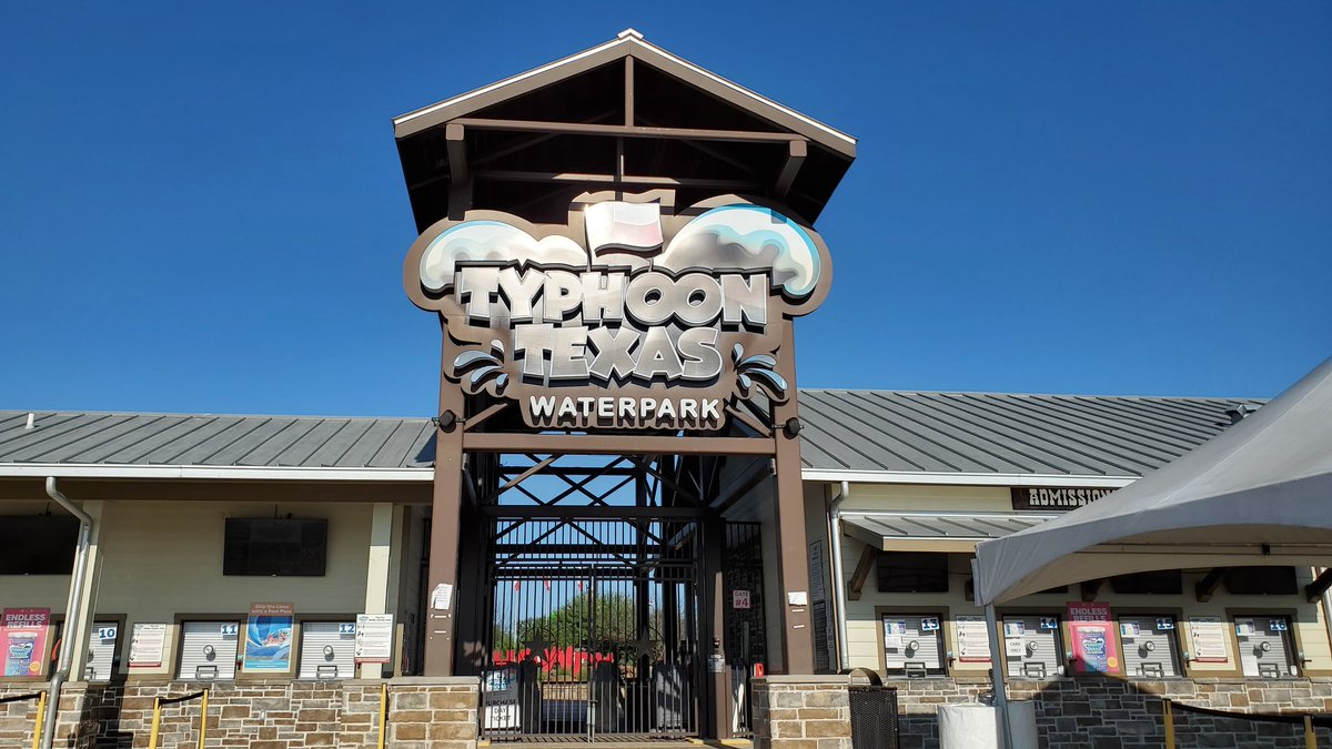 acesouthcentral's tweet photo. We have 45 this morning for our ACE Day @ @TyphoonTexas! #FloatWithACE #SlideWithACE @aceonlineorg https://t.co/GgIeHpksc6